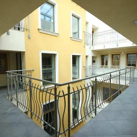 Hotel Na Olawskiej 9 *